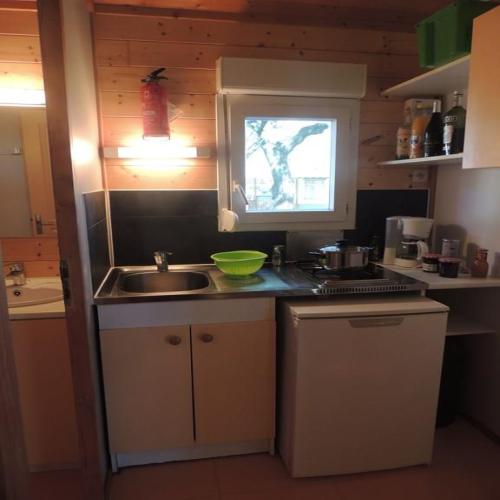 Flower Camping Domaine de Gajan - Chalet ECO 27m² (2 Bedrooms - Covered terrace 15m²) + TV - Photo 7