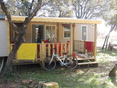 Flower Camping Domaine de Gajan - Mobil-home Confort + FAMILY 27m² (2 Bedrooms - Covered terrace 15m²) + TV - Photo 1