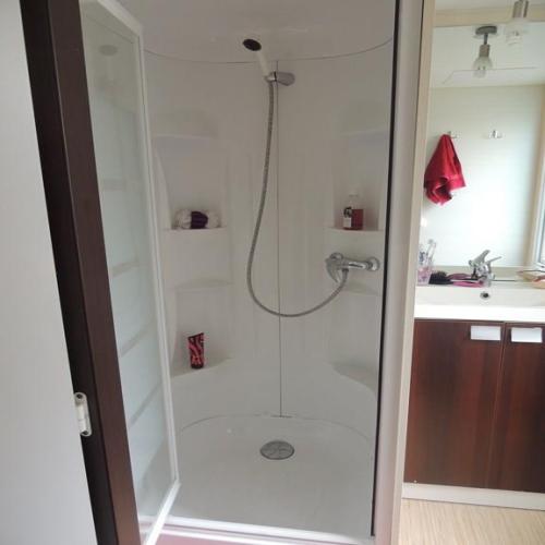 Flower Camping Domaine de Gajan - Mobil-home Confort + FAMILY 27m² (2 Bedrooms - Covered terrace 15m²) + TV - Photo 6