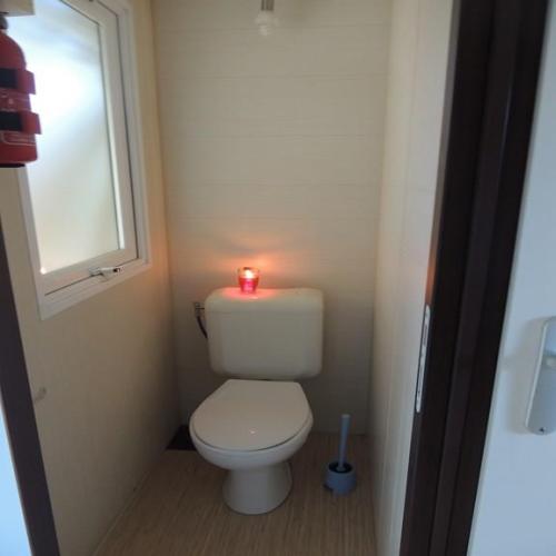 Flower Camping Domaine de Gajan - Mobil-home Confort + FAMILY 27m² (2 Bedrooms - Covered terrace 15m²) + TV - Photo 8