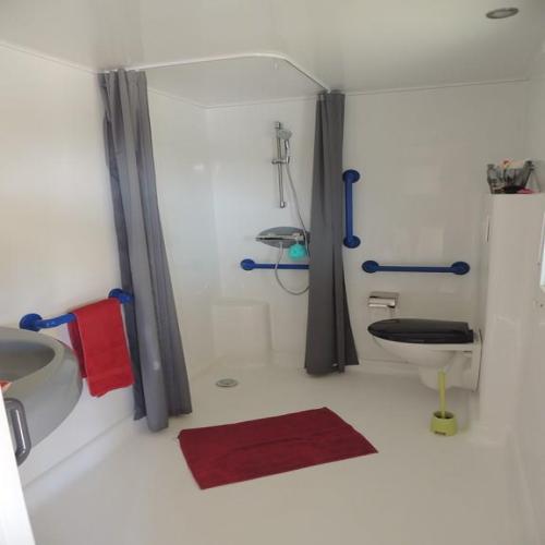 Flower Camping Domaine de Gajan - Mobile Home Confort + LIFE Wheelchair access 32m² + TV (2 bedrooms) - Covered terrace 15m² - Photo 7