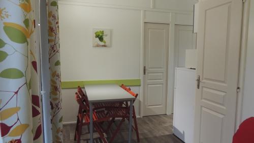 Flower Camping Domaine de Gajan - Chalet FULL CONFORT + 27m²(2 bedrooms) air-conditioning / Dishwasher / Television - sheltered terrace 15m² - Photo 3