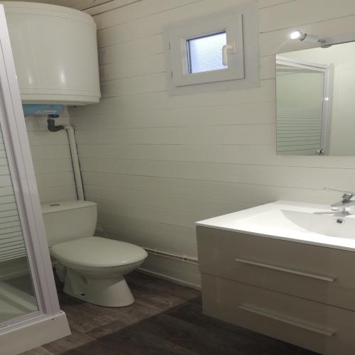 Flower Camping Domaine de Gajan - Chalet FULL CONFORT + 27m²(2 bedrooms) air-conditioning / Dishwasher / Television - sheltered terrace 15m² - Photo 6