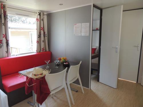 Flower Camping Domaine de Gajan - Mobil-home Confort + SUNNY 20m² (2 Bedrooms - Covered terrace) + TV - Photo 2