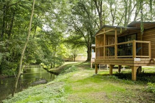 Huttopia Les Châteaux - Chalet Evasion Bord de Rivière - Photo 1
