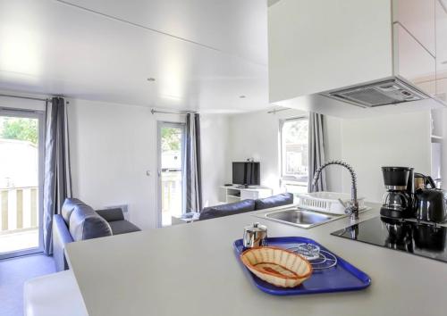 Flower Camping L'Ile d'Offard - Residence Premium 40m² 2 bedrooms + terrace + TV + sheets included - Photo 4