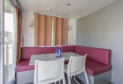 Flower Camping L'Ile d'Offard - Mobile home Confort 26m² 2 Bedrooms + Covered terrace 7m² - near to Loire + TV - Photo 2