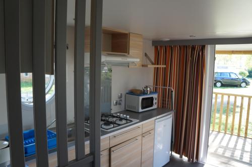 Flower Camping L'Ile d'Offard - Mobile home Confort 26m² 2 Bedrooms + Covered terrace 7m² - near to Loire + TV - Photo 4