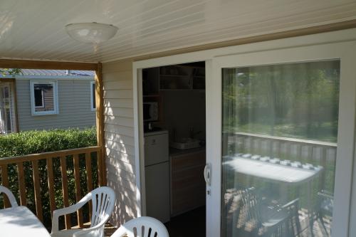 Flower Camping L'Ile d'Offard - Mobil home Confort 24m² 2 bedrooms + Covered terrace 7m² - near to Loire - Photo 3