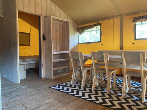 Camping De Vinkenkamp - Safari tent (5-person) - Photo 8