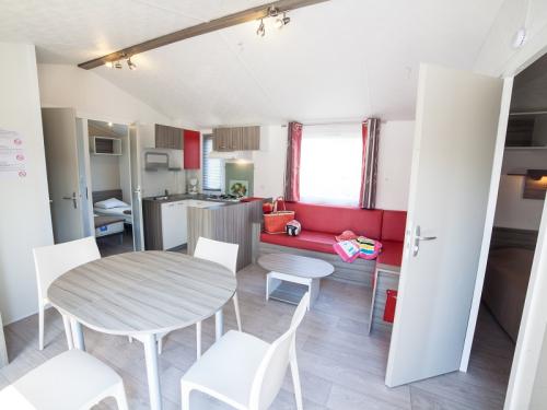 Camping Village de La Guyonnière - Cottage - 2 bedrooms 27 m² - Photo 2