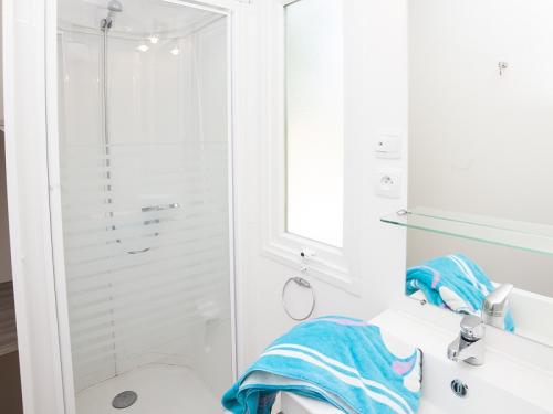 Camping Village de La Guyonnière - Cottage - 2 bedrooms 27 m² - Photo 4