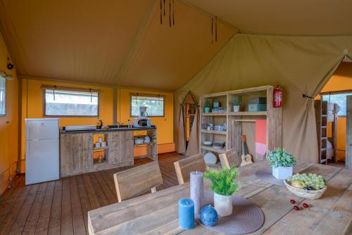 Camping Village de La Guyonnière - Woody Lodge, with air conditioning - 2 bedrooms - Photo 2