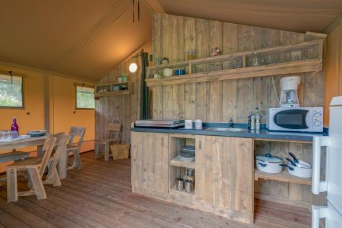 Camping Village de La Guyonnière - Woody Lodge, with air conditioning - 3 bedrooms - Photo 2