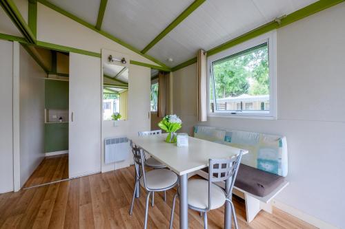 Camping L'Arbre d'Or - Chalet 2 bedrooms - 27m² - Photo 3