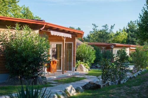 Tahiti Camping & Thermae Bungalow Park - Chalet 'Camelia' - 30m² - 1 bedroom - Photo 6