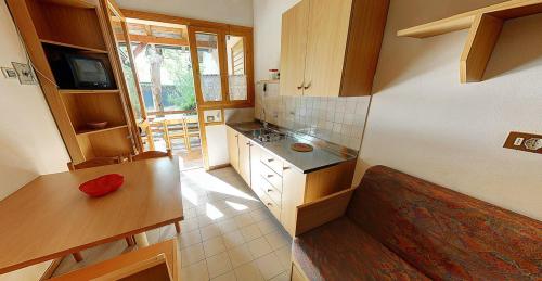 Tahiti Camping & Thermae Bungalow Park - Bungalow 'Mimosa' - 32m² - 2 bedrooms - Photo 2