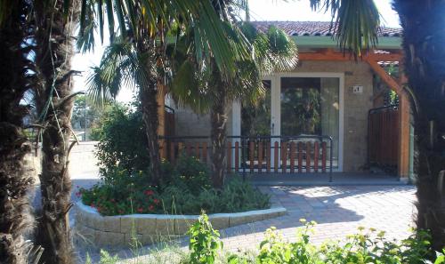 Tahiti Camping & Thermae Bungalow Park - Eco Trekkershut 'Orchidea' - 42m² - 2 bedrooms - Photo 2