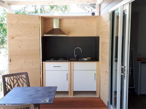 Tahiti Camping & Thermae Bungalow Park - Mobile home 'Tulipano' - 22m² - 1 bedroom - Photo 3