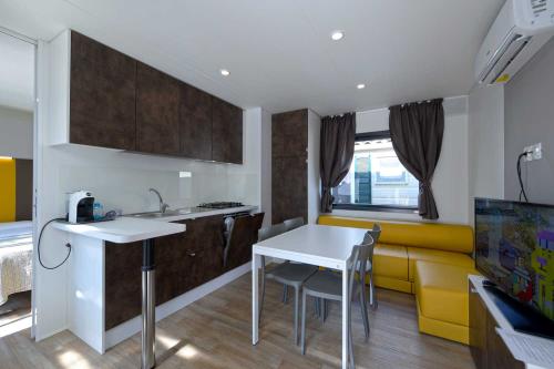 Camping Village Tahiti - Mobilhome 'Giglio' - 35m² - 2 bedrooms - Photo 7