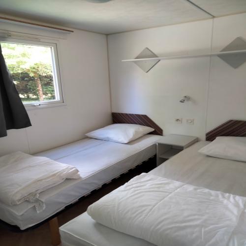Camping FONTAINE DU ROC - SPACIOUS MOBIL HOME 4 PEOPLE - Photo 5