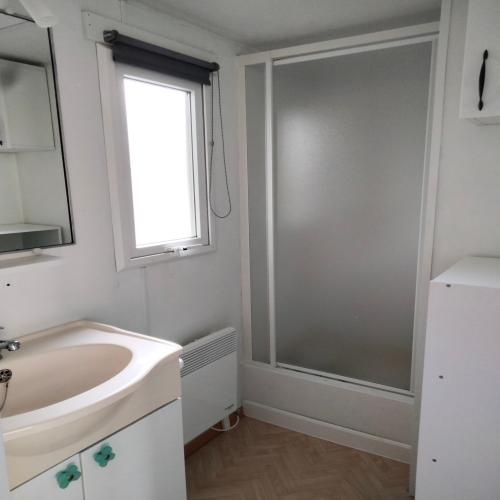 Camping FONTAINE DU ROC - SPACIOUS MOBIL HOME 4 PEOPLE - Photo 8