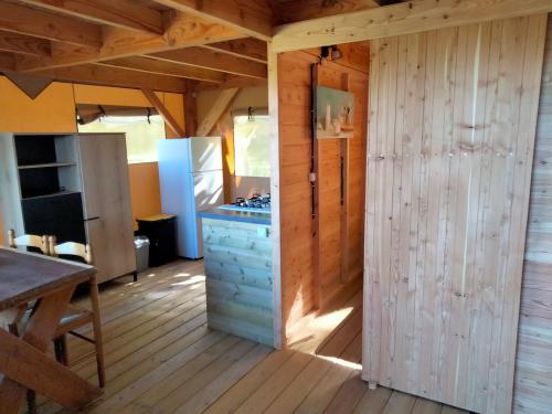 Camping FONTAINE DU ROC - Lodge tent - Photo 2
