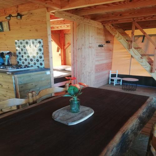 Camping FONTAINE DU ROC - Lodge tent - Photo 4