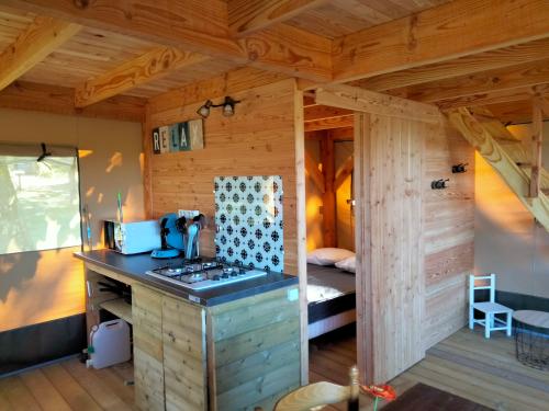 Camping FONTAINE DU ROC - Lodge tent - Photo 5