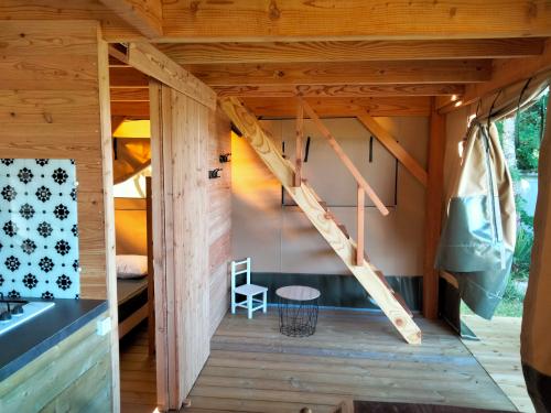 Camping FONTAINE DU ROC - Lodge tent - Photo 6