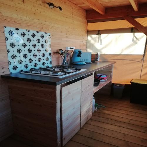 Camping FONTAINE DU ROC - Lodge tent - Photo 4