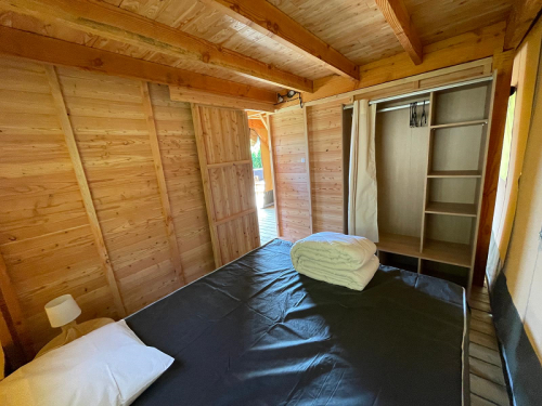 Camping FONTAINE DU ROC - Lodge tent - Photo 9