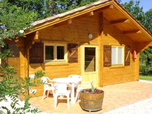 Camping FONTAINE DU ROC - Spacious chalet - Photo 1