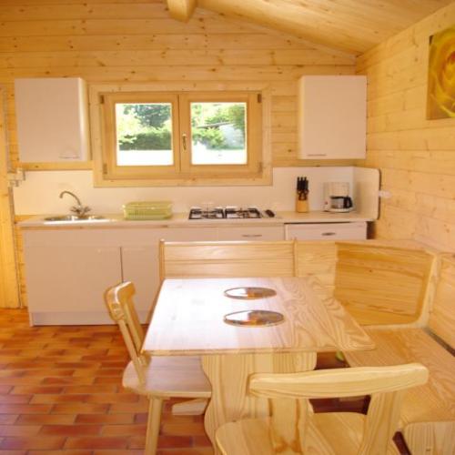 Camping FONTAINE DU ROC - Spacious chalet - Photo 4