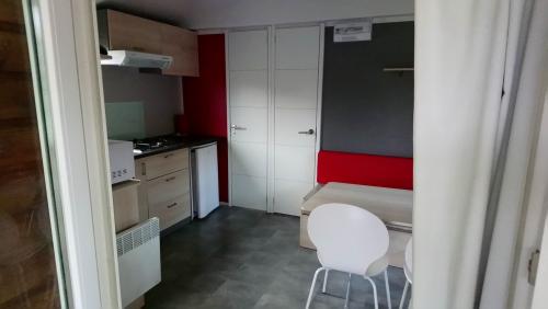 Camping FONTAINE DU ROC - Bungalow - Photo 2