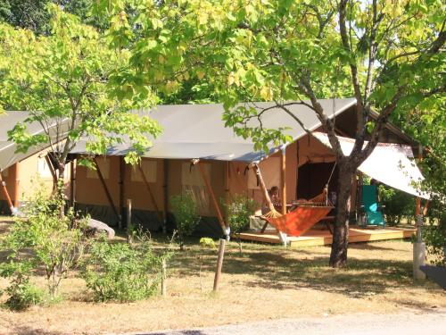 Camping FONTAINE DU ROC - Ultra spacious Safari tent - Photo 2