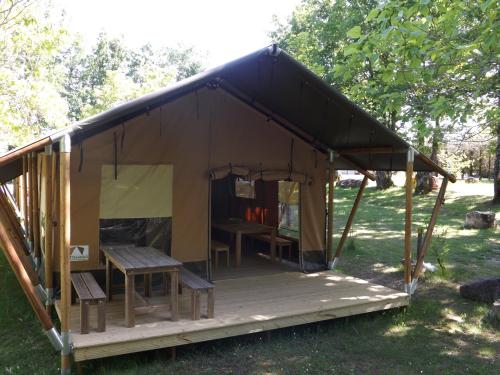 Camping FONTAINE DU ROC - Ultra spacious Safari tent - Photo 4