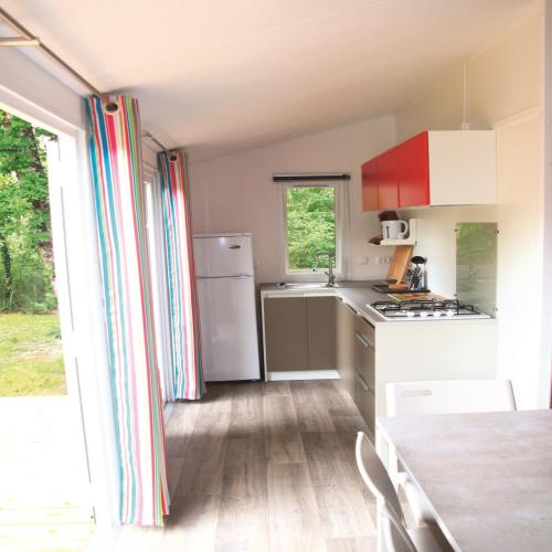 Camping FONTAINE DU ROC - BUNGALOW LUXE 6 p. - Photo 4