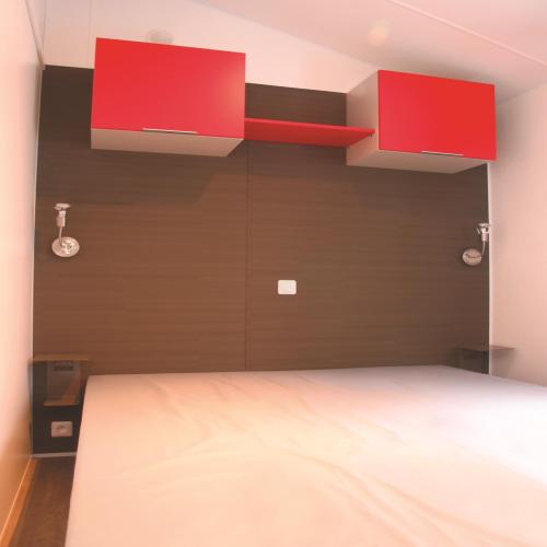 Camping FONTAINE DU ROC - BUNGALOW LUXE 6 p. - Photo 5