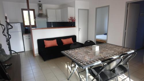 Camping FONTAINE DU ROC - Premium Cottage (1/4 p) - Photo 3