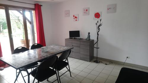 Camping FONTAINE DU ROC - Premium Cottage (1/4 p) - Photo 4