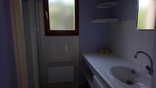 Camping FONTAINE DU ROC - Premium Cottage (1/4 p) - Photo 10