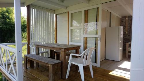Camping FONTAINE DU ROC - Comfortable cottage - Photo 2