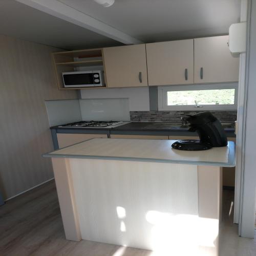 Camping FONTAINE DU ROC - Comfortable cottage - Photo 3
