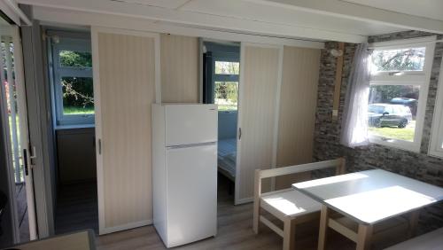 Camping FONTAINE DU ROC - Comfortable cottage - Photo 5