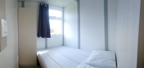 Camping FONTAINE DU ROC - Comfortable cottage - Photo 9