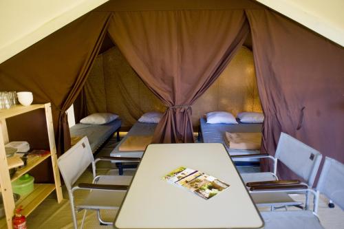 Huttopia Millau - Classic IV Wood & Canvas tent - Photo 3