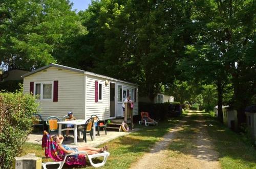 Camping Les Terrasses du Lac - Cottage with air conditionned 26m² (2 bedrooms) - Photo 1