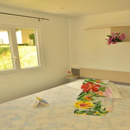 Camping Les Terrasses du Lac - Cottage with air conditionned 26m² (2 bedrooms) - Photo 4