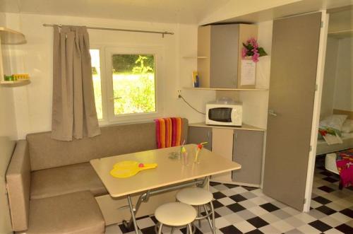 Camping Les Terrasses du Lac - Cottage with air conditionned 26m² (2 bedrooms) - Photo 5